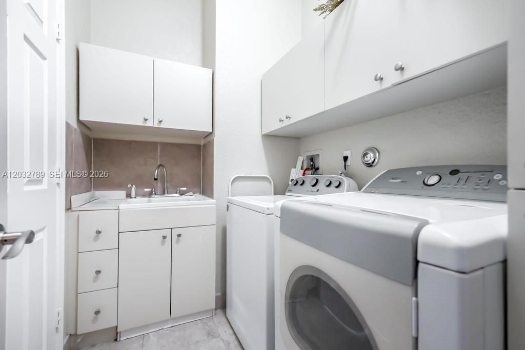 For Sale: $825,000 (3 beds, 2 baths, 1888 Square Feet)