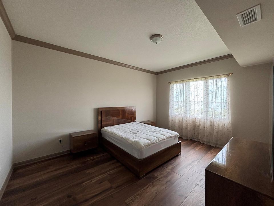 IMG_87Master Bedroom64