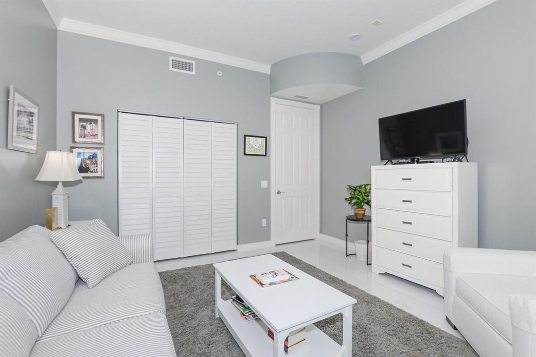 Guest Room (2)