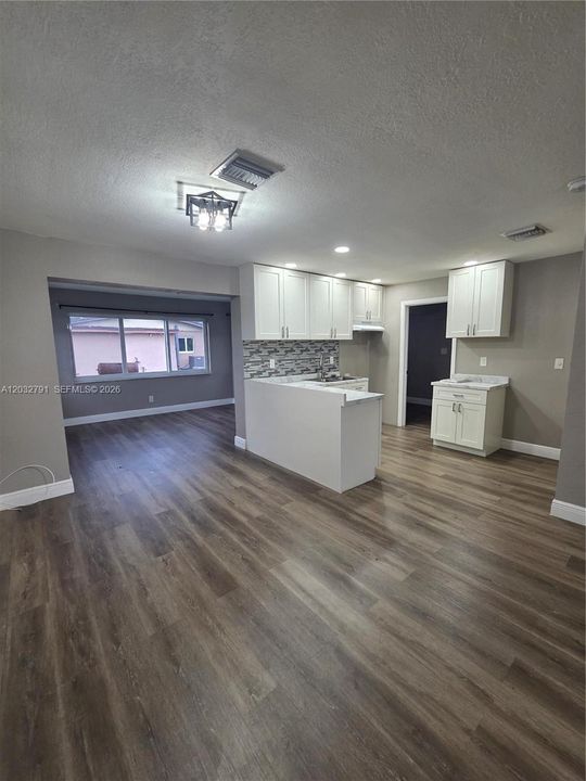 For Rent: $4,114 (4 beds, 3 baths, 1319 Square Feet)