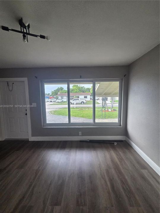 For Rent: $4,114 (4 beds, 3 baths, 1319 Square Feet)