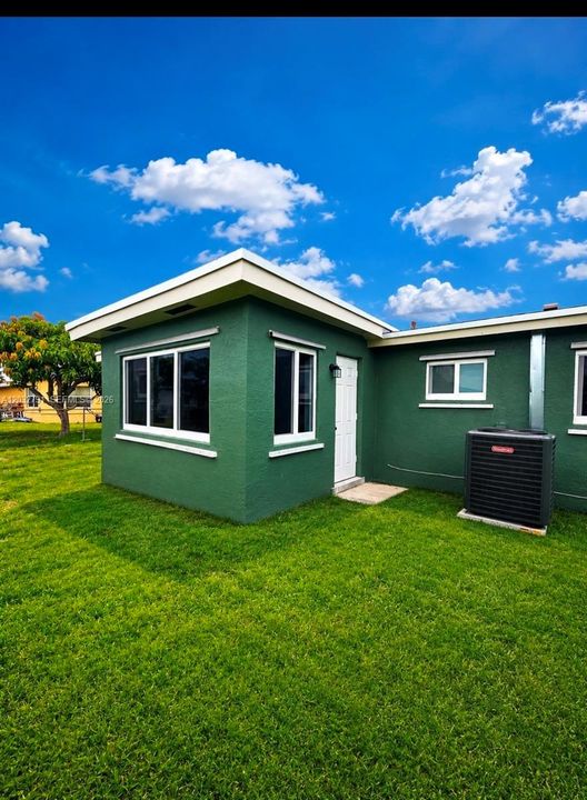For Rent: $4,114 (4 beds, 3 baths, 1319 Square Feet)