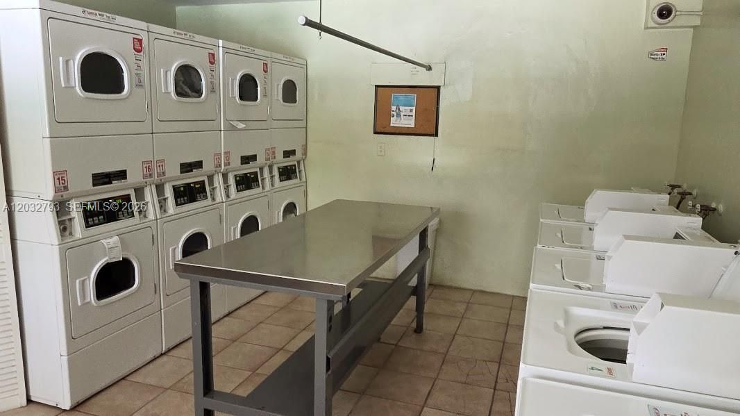 For Rent: $2,350 (2 beds, 1 baths, 800 Square Feet)
