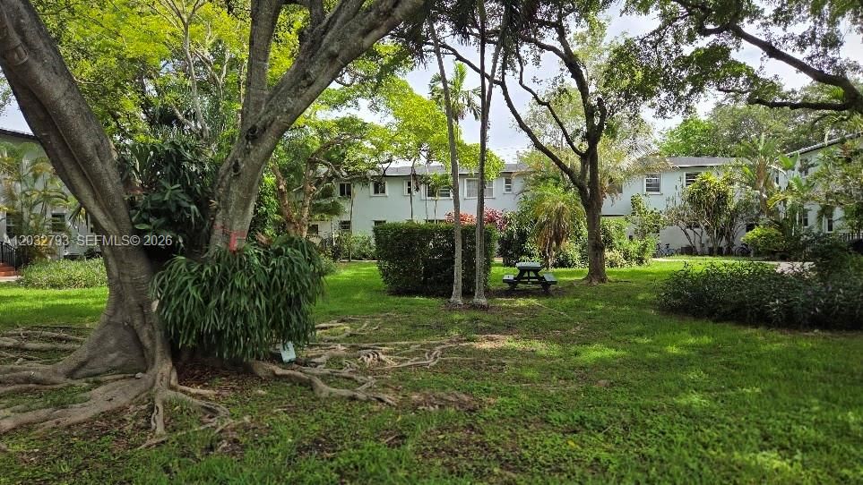For Rent: $2,350 (2 beds, 1 baths, 800 Square Feet)