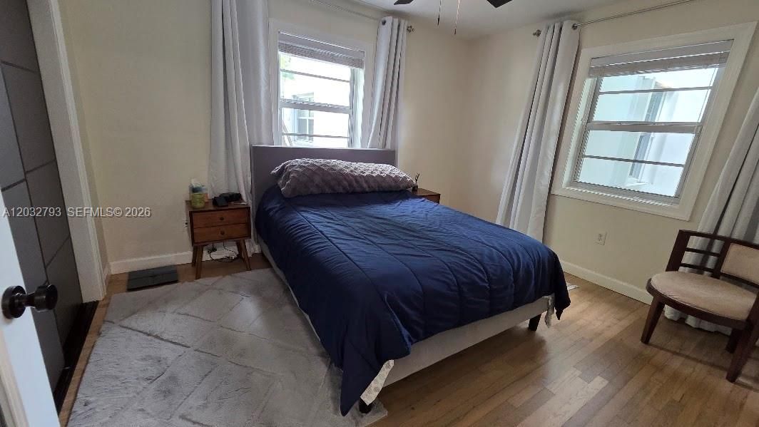For Rent: $2,350 (2 beds, 1 baths, 800 Square Feet)