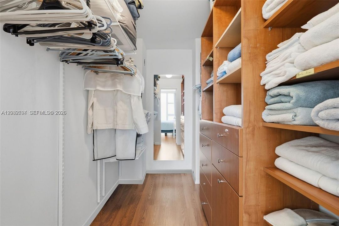 For Rent: $7,000 (2 beds, 2 baths, 1056 Square Feet)