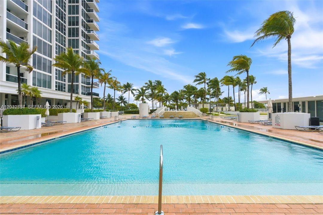 For Rent: $7,000 (2 beds, 2 baths, 1056 Square Feet)