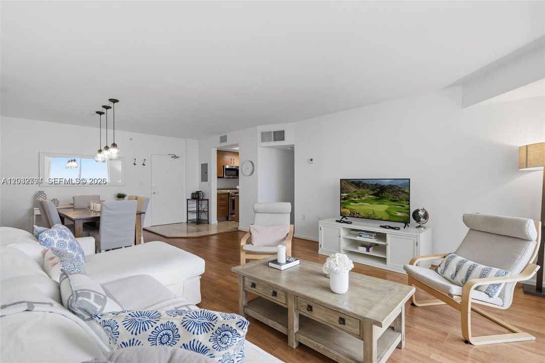 For Rent: $7,000 (2 beds, 2 baths, 1056 Square Feet)