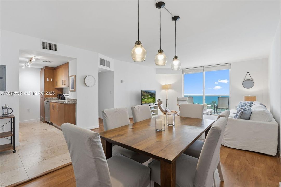 For Rent: $7,000 (2 beds, 2 baths, 1056 Square Feet)