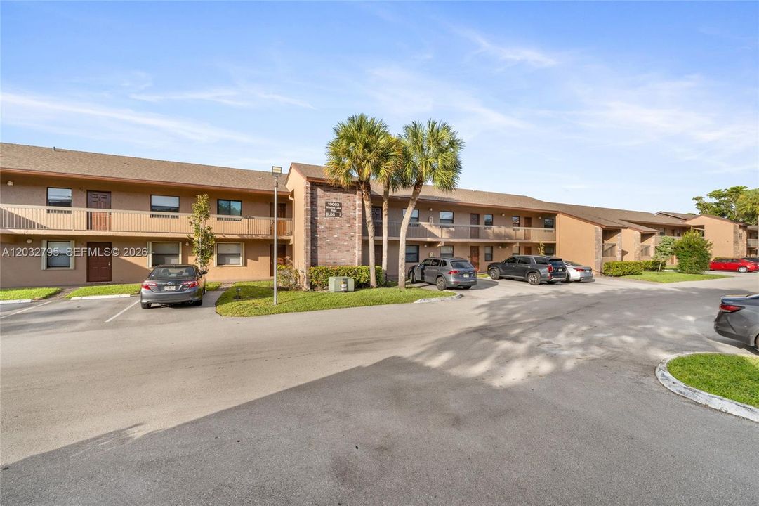 For Sale: $235,000 (2 beds, 2 baths, 772 Square Feet)
