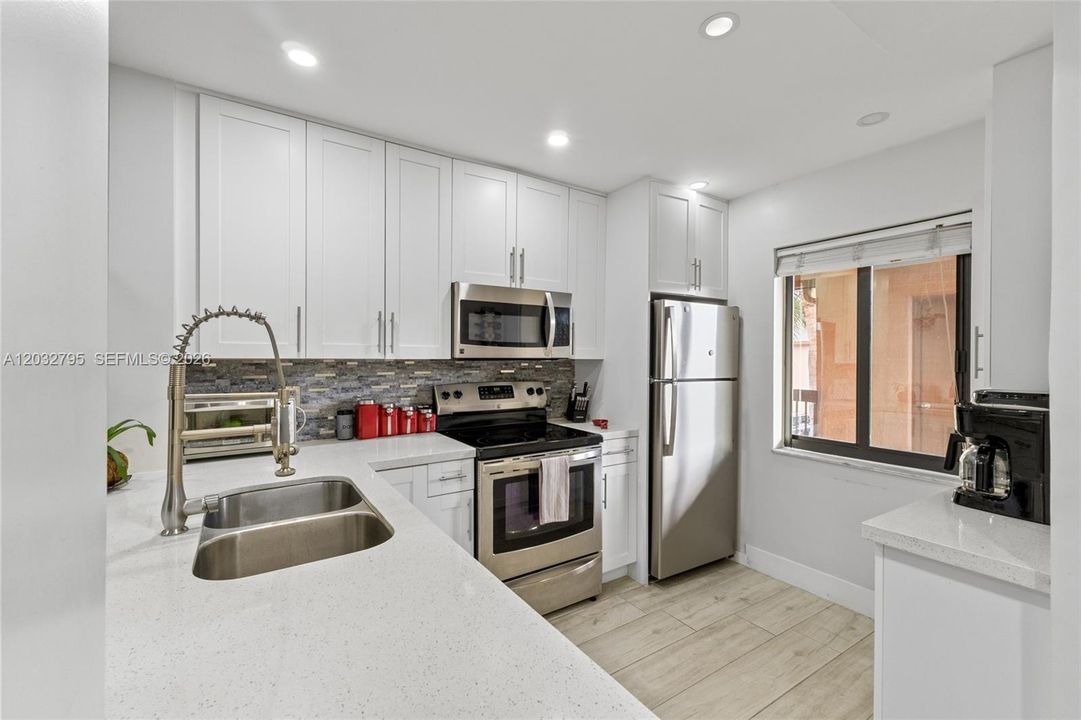 For Sale: $235,000 (2 beds, 2 baths, 772 Square Feet)