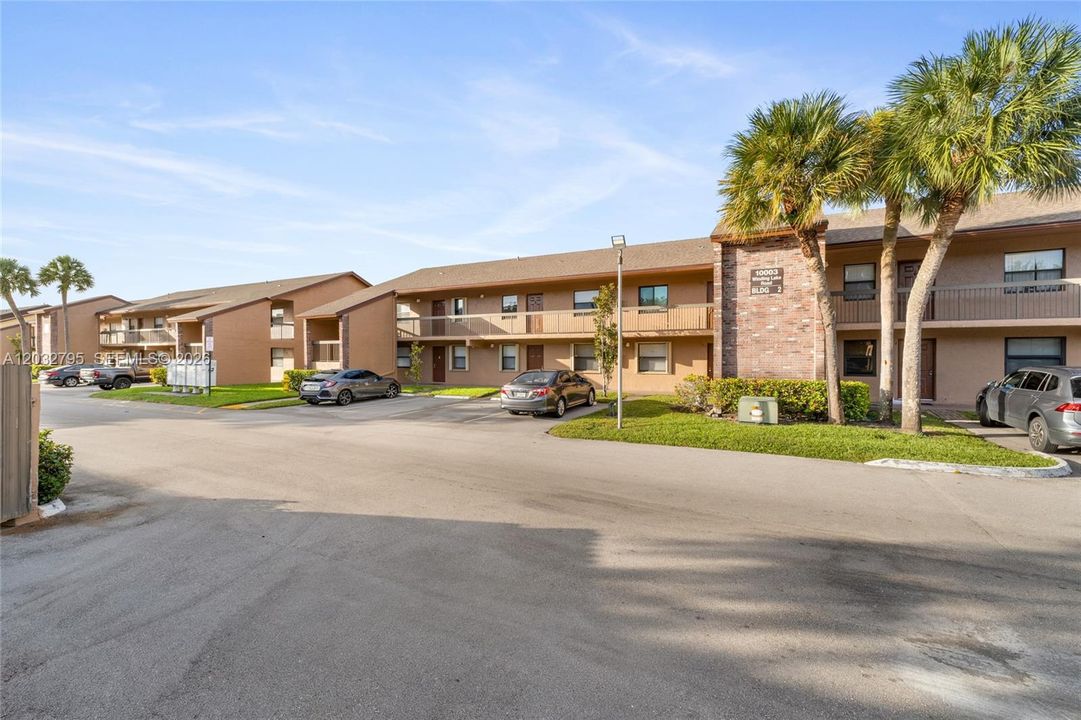 For Sale: $235,000 (2 beds, 2 baths, 772 Square Feet)