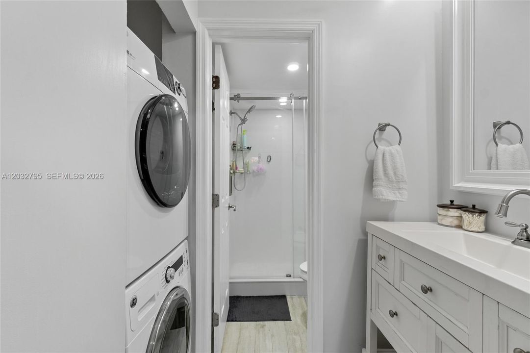 For Sale: $235,000 (2 beds, 2 baths, 772 Square Feet)