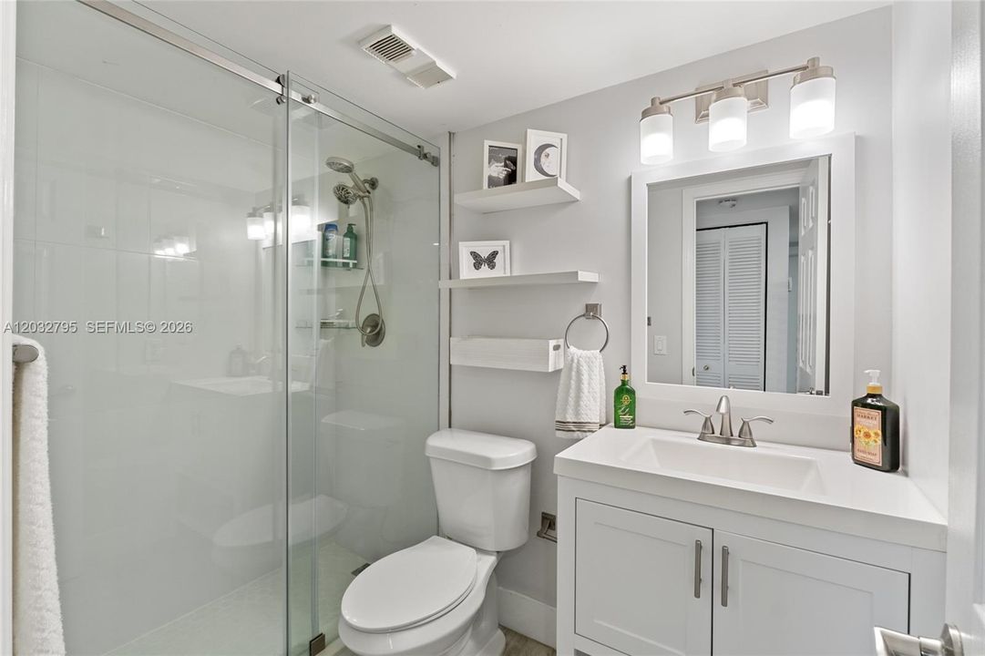 For Sale: $235,000 (2 beds, 2 baths, 772 Square Feet)