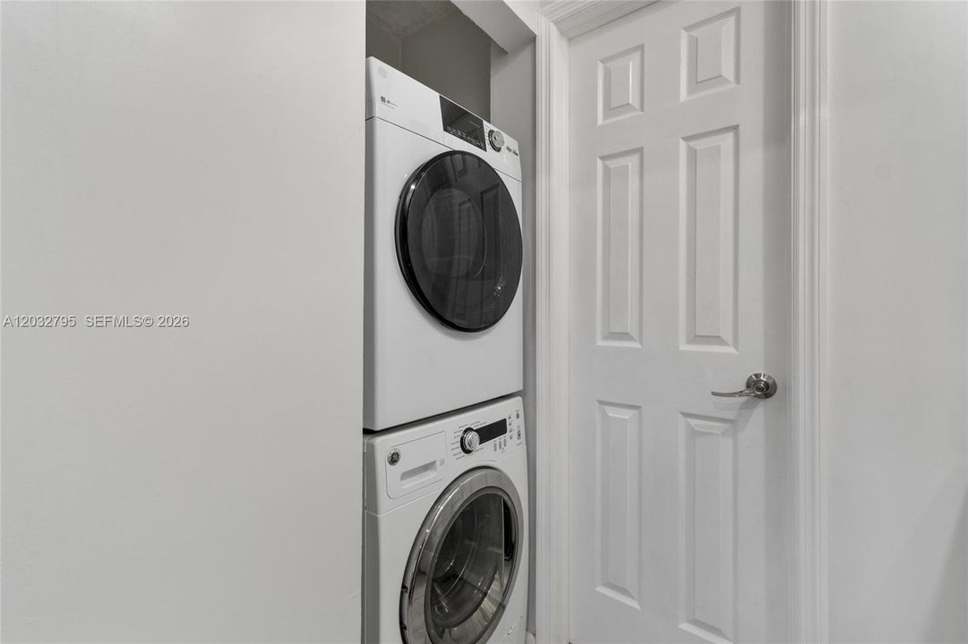 For Sale: $235,000 (2 beds, 2 baths, 772 Square Feet)