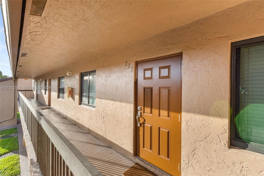 For Sale: $235,000 (2 beds, 2 baths, 772 Square Feet)