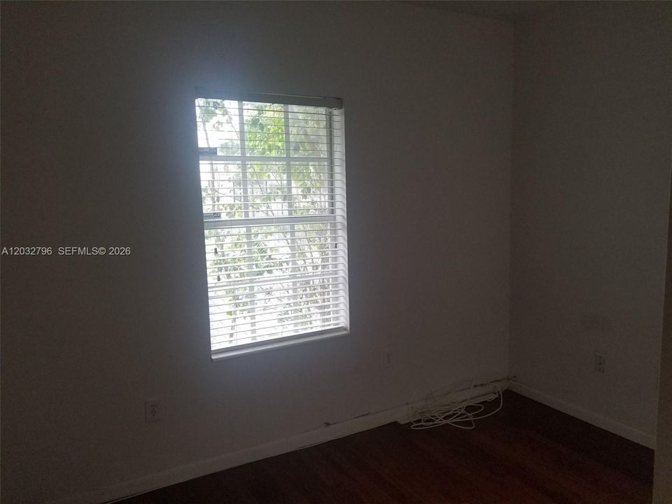 For Rent: $2,000 (2 beds, 1 baths, 610 Square Feet)