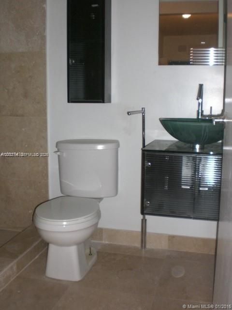 For Rent: $2,000 (2 beds, 1 baths, 610 Square Feet)