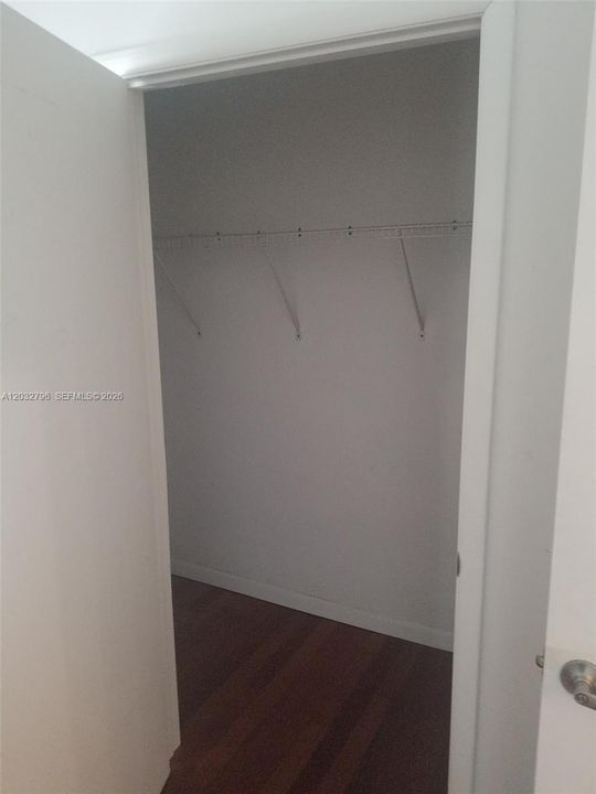 For Rent: $2,000 (2 beds, 1 baths, 610 Square Feet)