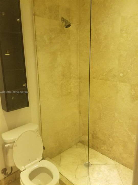 For Rent: $2,000 (2 beds, 1 baths, 610 Square Feet)