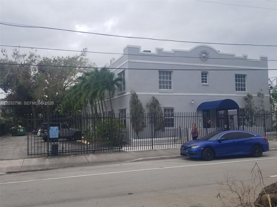 For Rent: $2,000 (2 beds, 1 baths, 610 Square Feet)