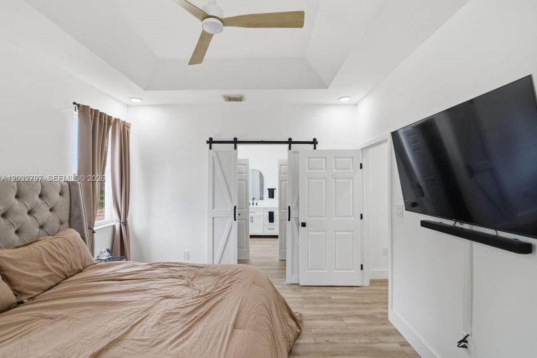 En Venta: $659,900 (6 camas, 4 baños, 2440 Pies cuadrados)