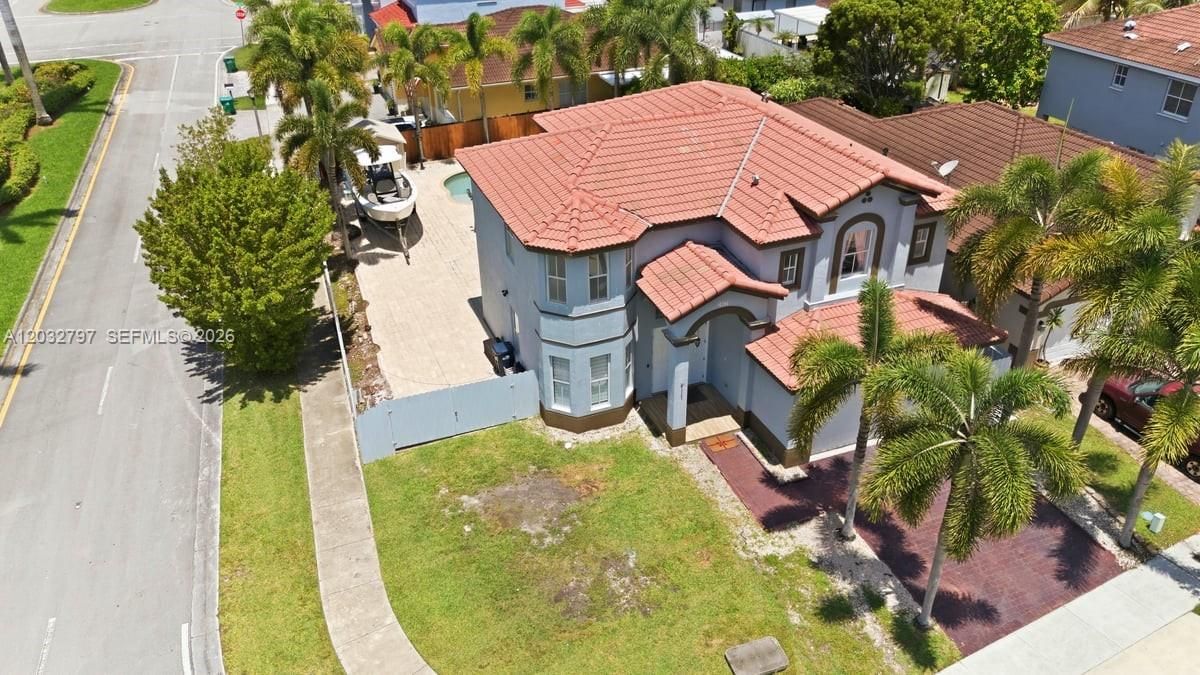 En Venta: $659,900 (6 camas, 4 baños, 2440 Pies cuadrados)