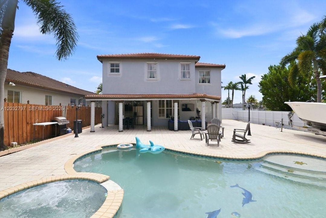 En Venta: $659,900 (6 camas, 4 baños, 2440 Pies cuadrados)