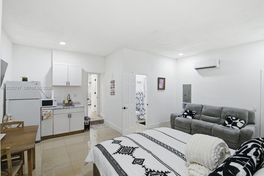 En Venta: $659,900 (6 camas, 4 baños, 2440 Pies cuadrados)