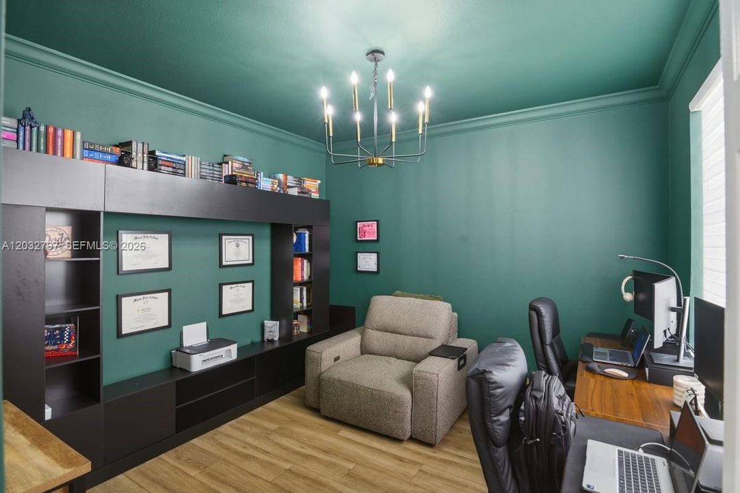 En Venta: $659,900 (6 camas, 4 baños, 2440 Pies cuadrados)