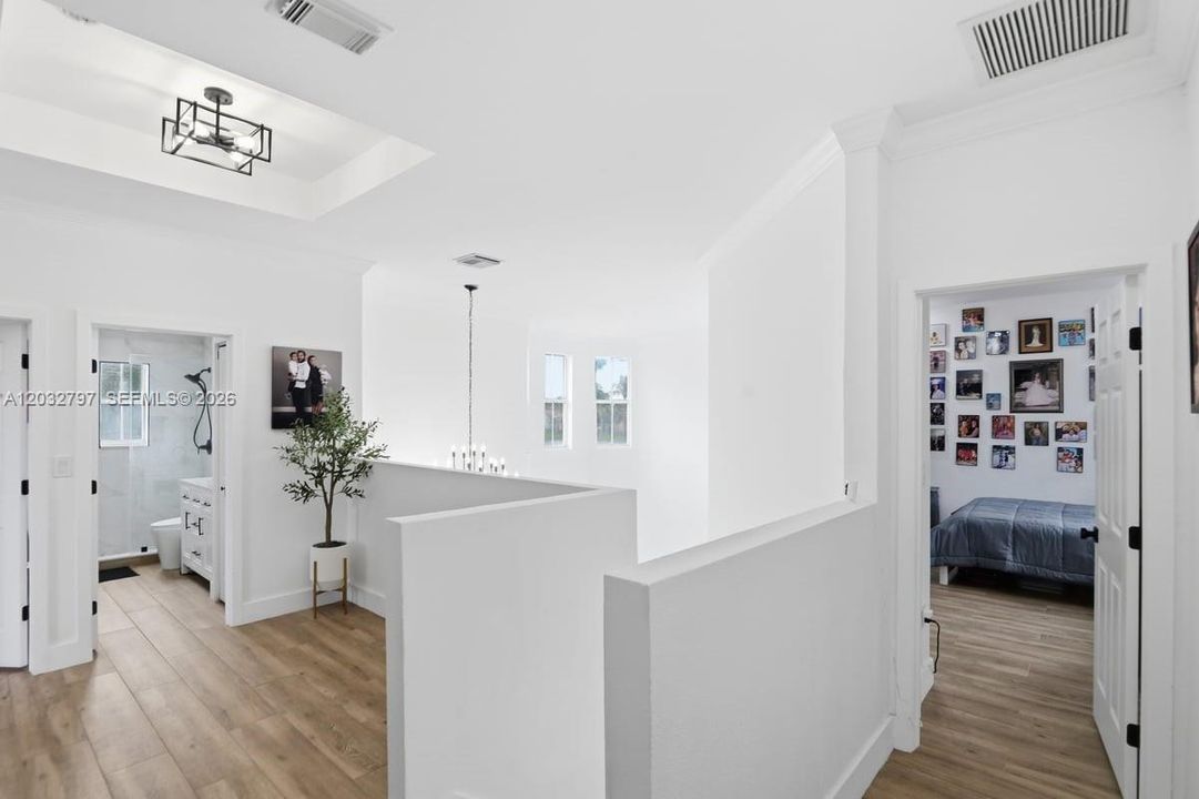 En Venta: $659,900 (6 camas, 4 baños, 2440 Pies cuadrados)
