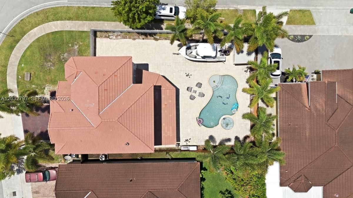 En Venta: $659,900 (6 camas, 4 baños, 2440 Pies cuadrados)