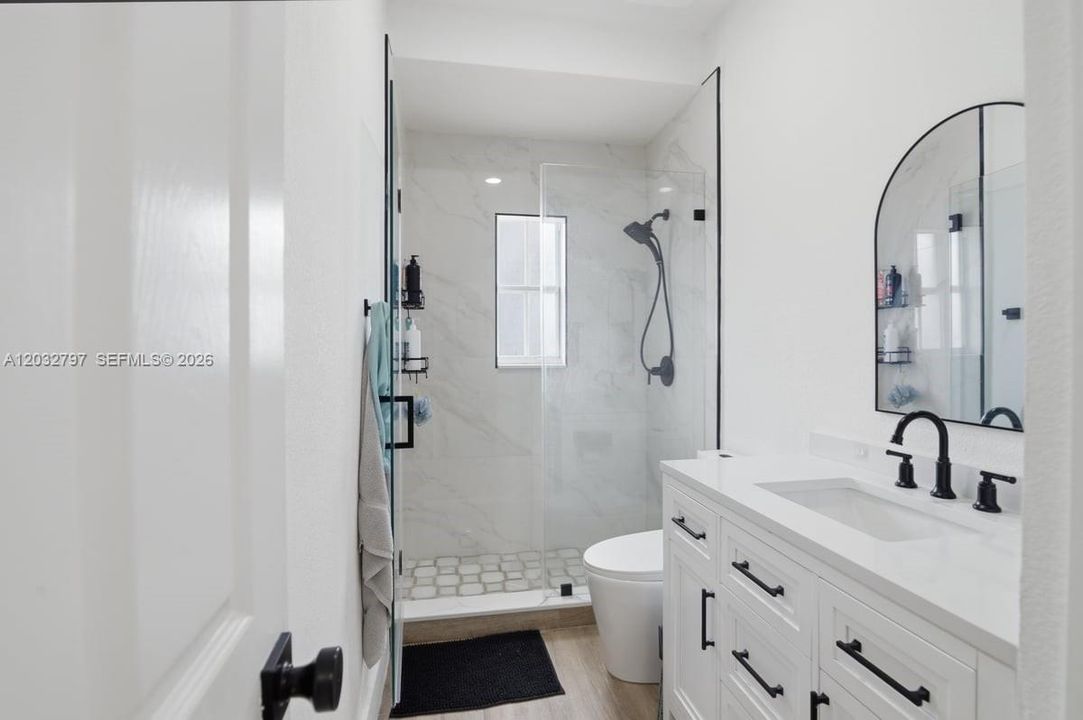 En Venta: $659,900 (6 camas, 4 baños, 2440 Pies cuadrados)