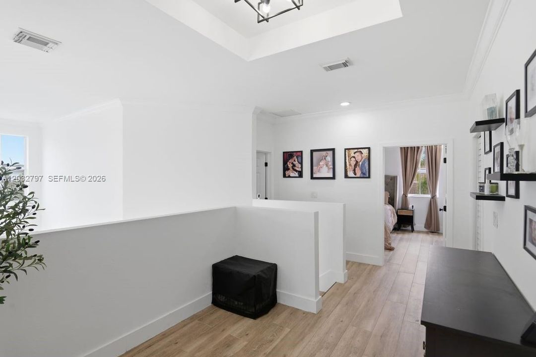 En Venta: $659,900 (6 camas, 4 baños, 2440 Pies cuadrados)