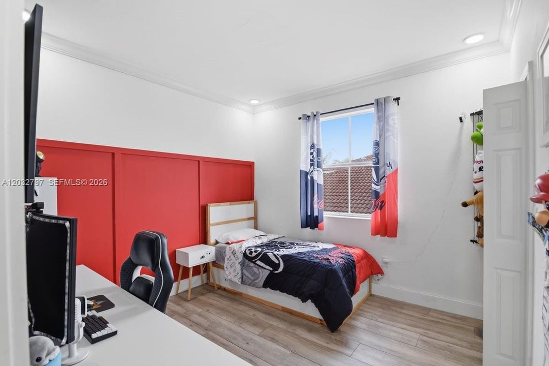 En Venta: $659,900 (6 camas, 4 baños, 2440 Pies cuadrados)