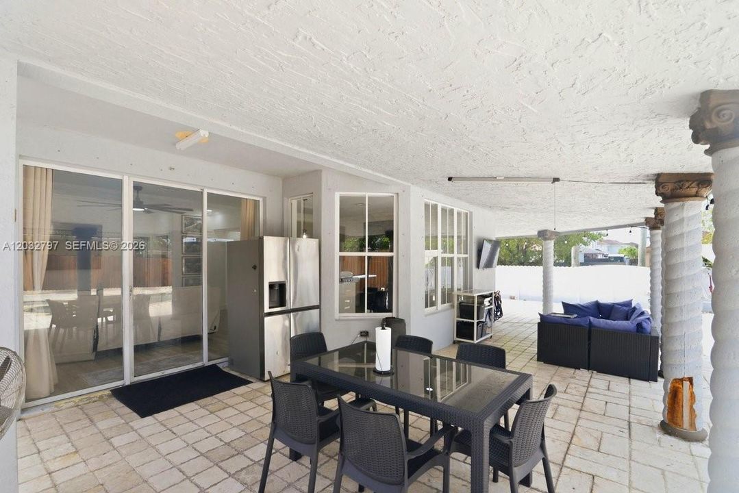 En Venta: $659,900 (6 camas, 4 baños, 2440 Pies cuadrados)