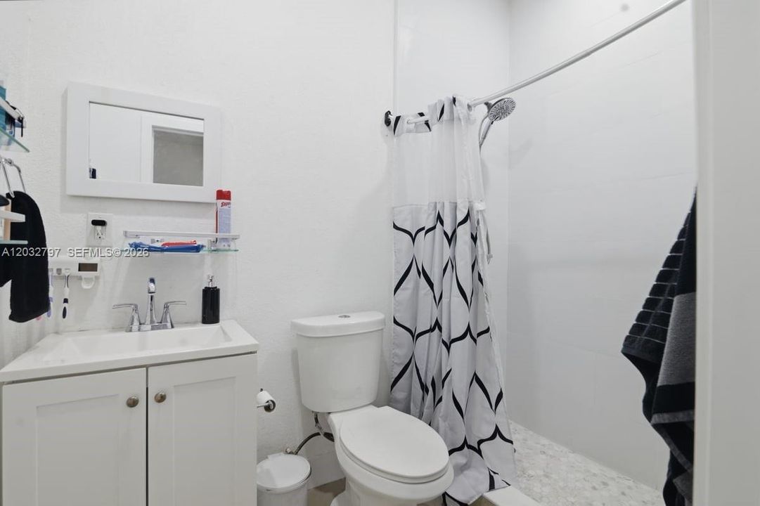 En Venta: $659,900 (6 camas, 4 baños, 2440 Pies cuadrados)