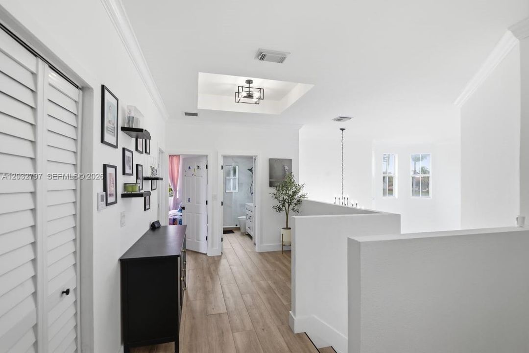 En Venta: $659,900 (6 camas, 4 baños, 2440 Pies cuadrados)