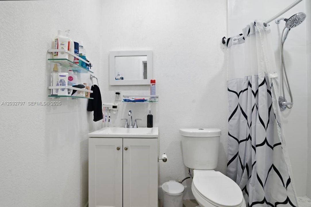 En Venta: $659,900 (6 camas, 4 baños, 2440 Pies cuadrados)