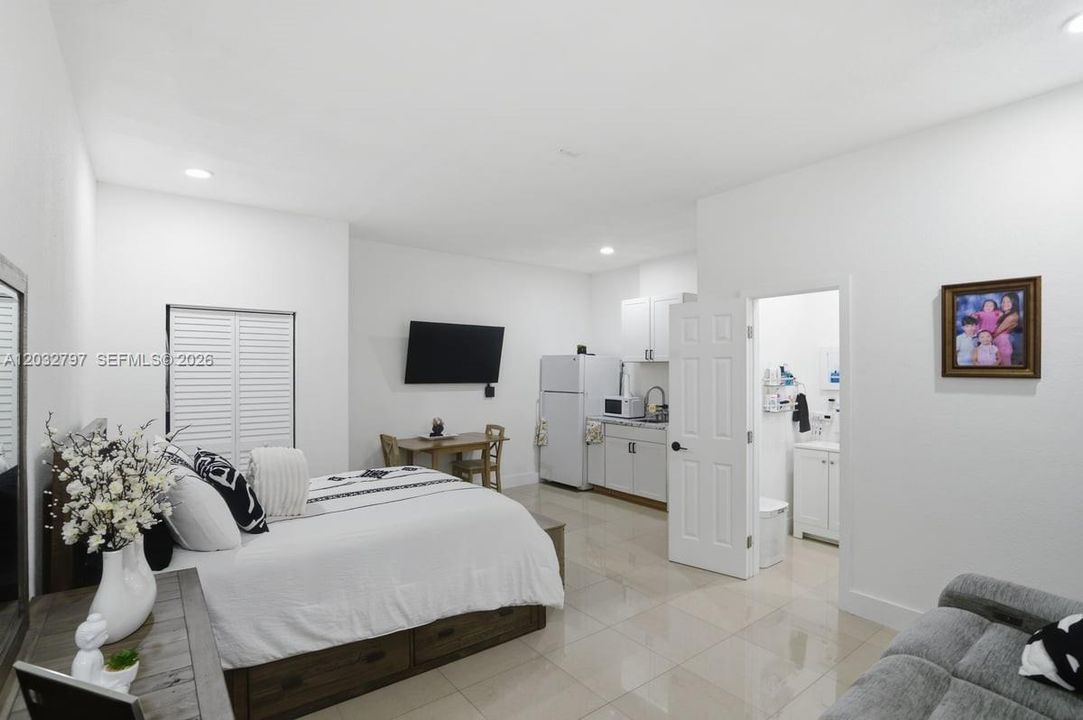 En Venta: $659,900 (6 camas, 4 baños, 2440 Pies cuadrados)