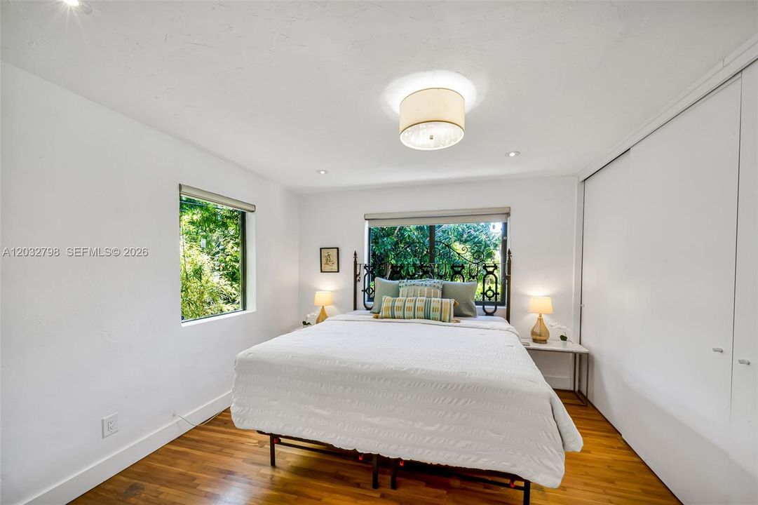 For Sale: $1,600,000 (3 beds, 2 baths, 1515 Square Feet)