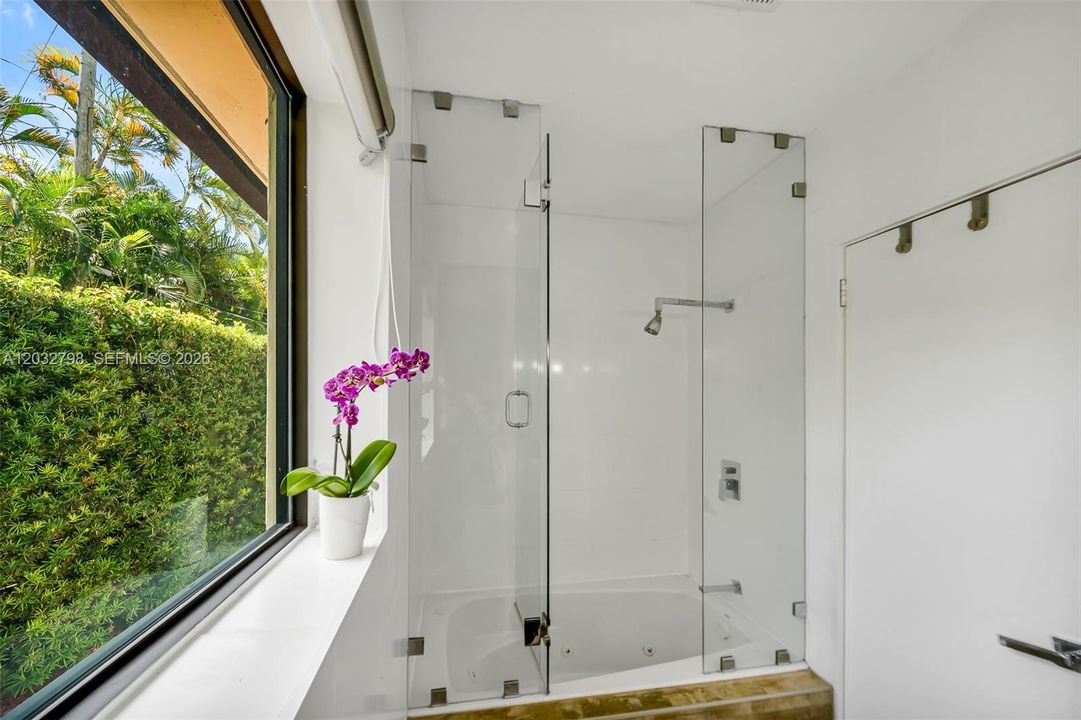 For Sale: $1,600,000 (3 beds, 2 baths, 1515 Square Feet)