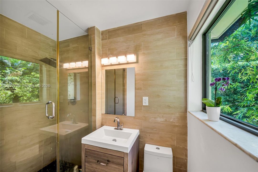 For Sale: $1,600,000 (3 beds, 2 baths, 1515 Square Feet)