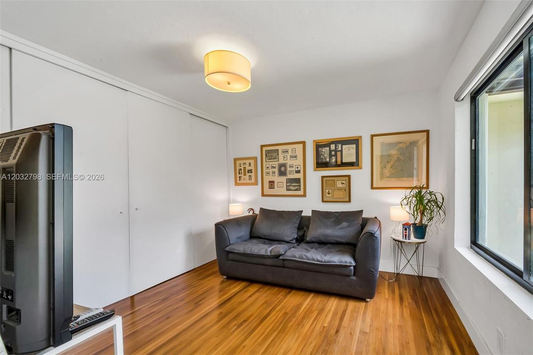 For Sale: $1,600,000 (3 beds, 2 baths, 1515 Square Feet)