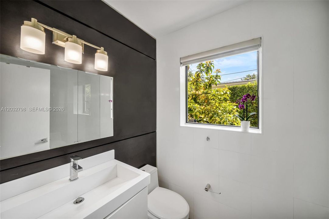 For Sale: $1,600,000 (3 beds, 2 baths, 1515 Square Feet)