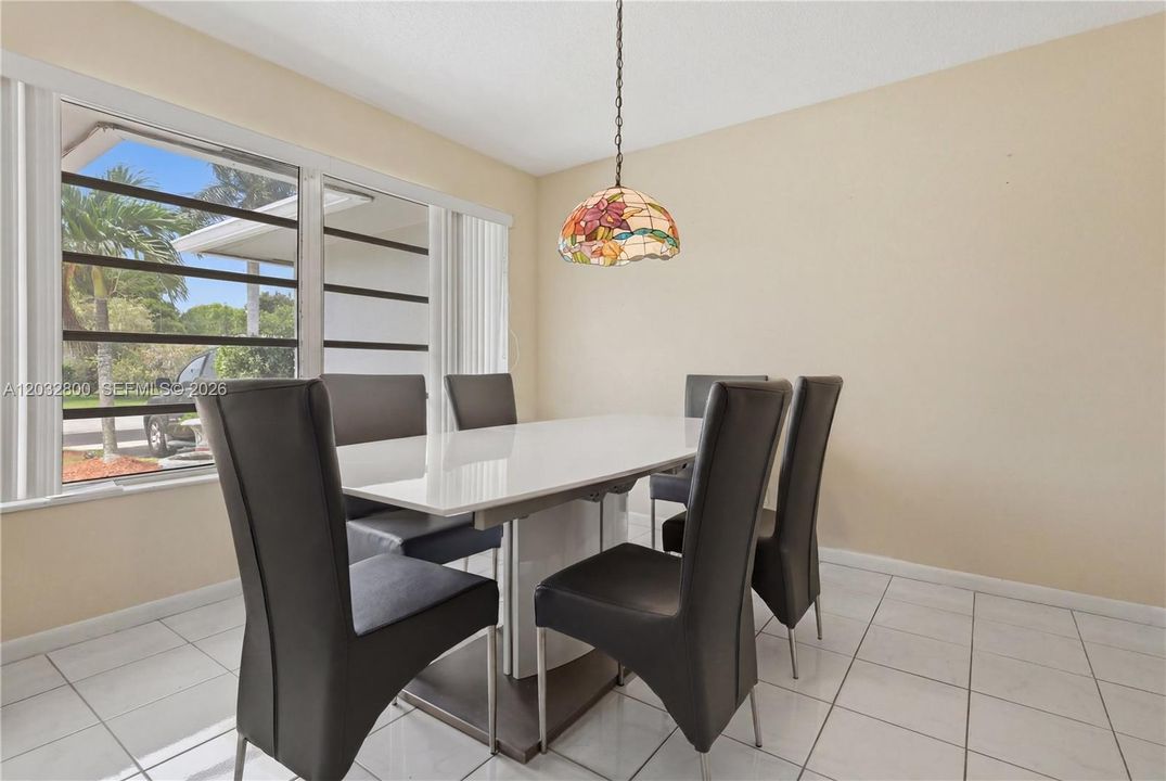En Venta: $629,000 (3 camas, 2 baños, 1724 Pies cuadrados)