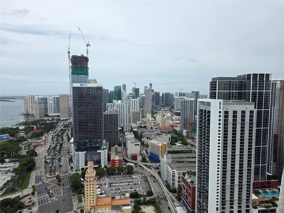 For Sale: $598,000 (1 beds, 1 baths, 833 Square Feet)