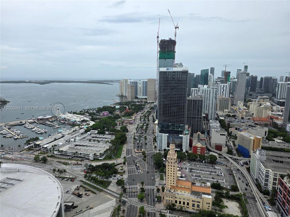 For Sale: $598,000 (1 beds, 1 baths, 833 Square Feet)