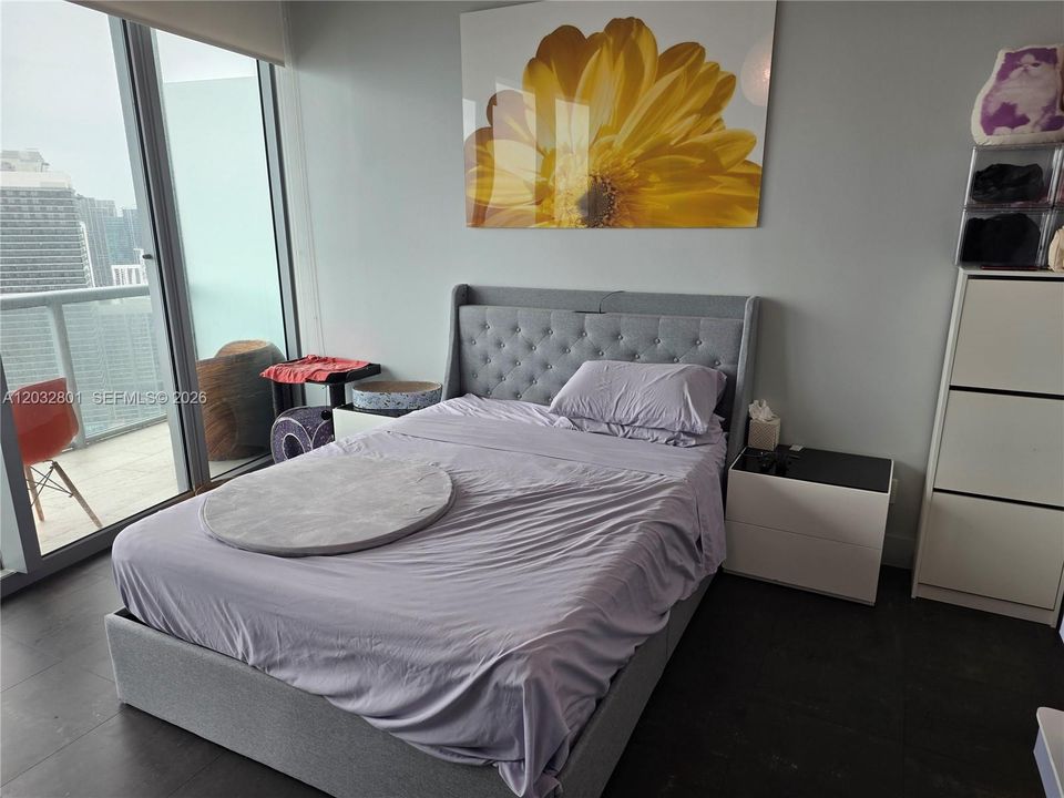 For Sale: $598,000 (1 beds, 1 baths, 833 Square Feet)