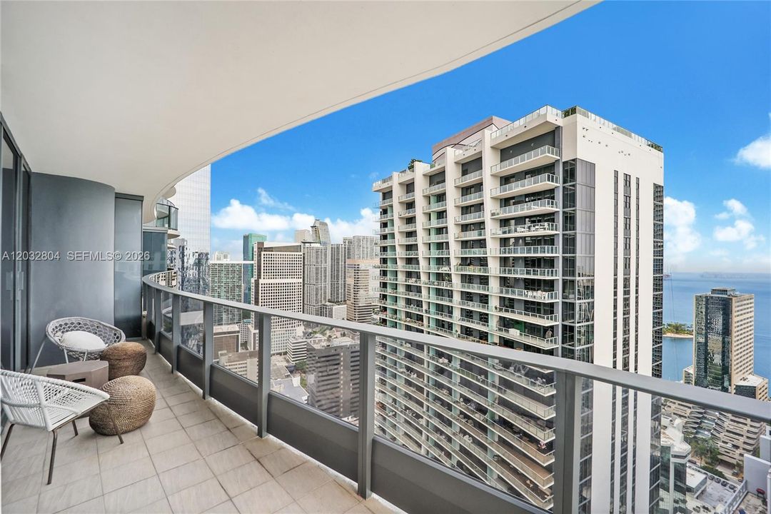 For Sale: $1,580,000 (2 beds, 2 baths, 1286 Square Feet)